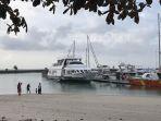 Kapal-ferry-internasional-yang-sedang-berlabuh-di-pelabuhan-belum-lama-ini.jpg