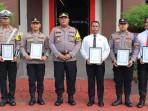 Kapolres-Lingga-beri-penghargaan-5-polisi.jpg