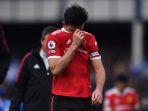 Kapten-Manchester-United-Harry-Maguire-menunduk-saat-keluar-lapangan.jpg