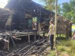 Kebakaran-rumah-Salmiah-di-Tebing-Desa-Teluk-Lingga-Kepri.jpg