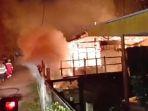 Kebakaran-rumah-milik-Lansia-Hayati-Dabo-Lama-Lingga-Kepri.jpg