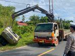 Kecelakaan-Toyota-Avanza-di-Desa-Lanjut-Lingga-masuk-parit.jpg