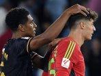 Kepa-Arrizabalaga-bersama-Jude-Bellingham.jpg