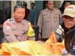 Kepolisian-melakukan-evakuasi-mayat-perempuan-berinisial-DDL-di-sebuah-kamar-hotel.jpg