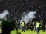 Kerusuhan-setelah-pertandingan-Arema-FC-vs-Persebaya-Sabtu-1102022.jpg