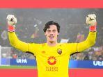 Kiper-AS-Roma-Mile-Svilar-melakukan-dua-penyelamatan-dalam-adu-penalti-vs-Feyenoord.jpg