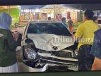 Kondisi-mobil-pasca-tabrakan-dengan-motor-di-Desa-Ketapang-Barat.jpg