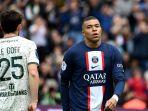 Kylian-Mbappe-kanan-saat-pertandingan-PSG-vs-Lorient.jpg