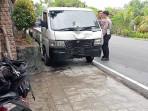 Laka-Lantas-di-Jalan-Wiratno-Tanjungpinang-Berulang-Dua-Remaja-Berboncengan-Tabrak-Mobil-Terparkir.jpg