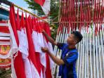 Lapak-dagang-bendera-Saharudin-di-ruas-jalan-Laksamana-Bintan-tepat-di-Kampung-Nanas-Batam.jpg