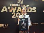 Li-Claudia-Chandra-dapat-penghargaan-Tribun-Batam-Awards-2025.jpg