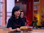 Mei-mei-MasterChef-Indonesia-saat-menyajikan-hidangan-Salmon-en-Croute.jpg