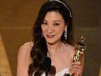Michelle-Yeoh-berhasil-mencetak-sejarah-dalam-nominasi-Oscar-kategori-Aktris-Terbaik.jpg