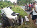 Mobil-Avanza-Masuk-gorong-gorong-laka-tunggal-di-Desa-Lanjut-Lingga.jpg