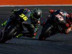 Pebalap-Repsol-Honda-Joan-Mir-kiri-saat-ujicoba-bersama-Marc-Marquez.jpg