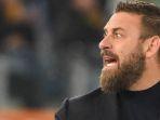 Pelatih-AS-Roma-Daniele-De-Rossi-saat-pertandingan-melawan-AC-Milan.jpg