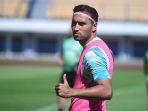 Pemain-Persib-asal-Belanda-Ezra-Walian.jpg