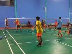 Pemain-bulutangkis-menjalani-latihan-di-GOR-Banda-Baru-Batam.jpg