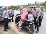 Pengendara-yang-melanggar-aturan-ditangkap-tim-satgas-Operasi-Zebra-di-Jl-Hang-Tuah.jpg