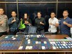 Penyelundup-ratusan-handphone-di-bandara-Batam-ditangkap.jpg