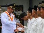 Penyerahan-remisi-dari-Bupati-Sijunjung-Benny-Dwifa-Yuswir-pada-224-warga-binaan-Lapas.jpg