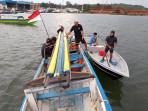 Peserta-renang-melintasi-selat-Sekupang-Belakang-Padang.jpg
