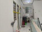 Pintu-kamar-kos-Robiantul-korban-pembunuhan-dipasangi-garis-polisi.jpg