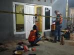 Polisi-melakukan-olah-TKP-di-rumah-seorang-kakak-beradik-di-Kudus.jpg