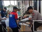 Polsek-KKP-Batam-bantu-pasien-lansia-tujuan-Malaysia.jpg
