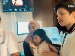 Potret-Atta-Halilintar-saat-mengajak-Ameena-melihat-Aurel-USG.jpg