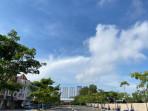 Potret-langit-Batam-Center-Rabu-810-pagi-hari-cerah-berawan.jpg