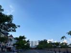 Potret-langit-Batam-Center-Sabtu-1110-pagi-hari-cerah.jpg