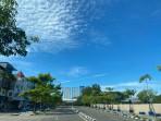 Potret-langit-Batam-Center-Sabtu-410-pagi-hari-cerah.jpg