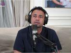 Raffi-Ahmad-saat-melakukan-podcast-dengan-managernya-sendiri.jpg