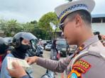 Razia-gabungan-kendaraan-roda-dua-dan-angkutan-barang-diperiksa-surat-surat-dan-kelayakannya.jpg