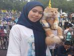 Relawan-Batam-pemilik-kucing-yang-digendong-Prabowo-Subianto.jpg