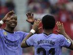 Rodrygo-selebrasi-dengan-David-Alaba-usai-cetak-gol-di-laga-Sevilla-vs-Real-Madrid.jpg