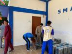 Siswa-SMAN-14-Sengkuang-menyusun-ompreng-MBG-yang-sudah-selesai-dikonsumsi.jpg
