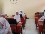 Siswi-MTs-Aqidatunnajin-ikut-OMI.jpg
