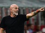 Stefano-Pioli-berikan-instruksi-Sabtu-2782022.jpg