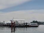 Suasana-dermaga-keberangkatan-di-Pelabuhan-Ferry-Internasional-Harbour-Bay-Senin-912023.jpg