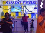 Suasana-pemesanan-tiket-kapal-ferry-Batam-Singapura-di-konter-tiket-Sindo-Ferry.jpg