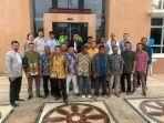 Terdakwa-dan-pengurus-gereja-serta-kuasa-hukum.jpg
