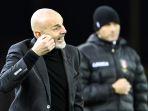 ac-milan-menang-pelatih-ac-milan-italia-stefano-pioli-memberikan-instruksi.jpg