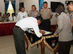 acara-penandatanganan-pakta-integritas-polri-di-polda-kepri_20160502_133012.jpg