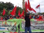 aksi-buruh-di-batam-centre-selasa-152018_20180501_105938.jpg
