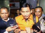 anggota-dpr-bowo-sidik-pangarso-menggunakan-rompi-oranye.jpg