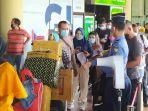 antrean-calon-penumpang-di-bandara-hang-nadim.jpg