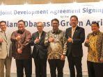 apri-sujadi-saat-menghadiri-penandatanganan-perjanjian-pembangunan-rumah-kaca.jpg