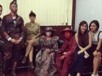 artis-gunakan-kostum-unik-saat-peringati-hari-pahlawan_20151110_143337.jpg